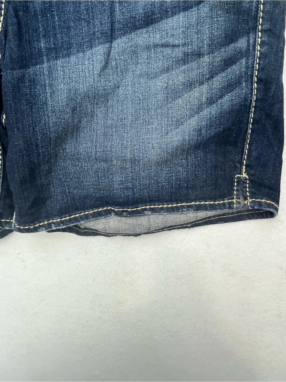 Silver Jeans Co Womens Dark Wash Denim Mid Rise Cutoffs Suki Shorts Size 14